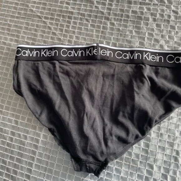Calvin Klein brief size S - Picture 2 of 2